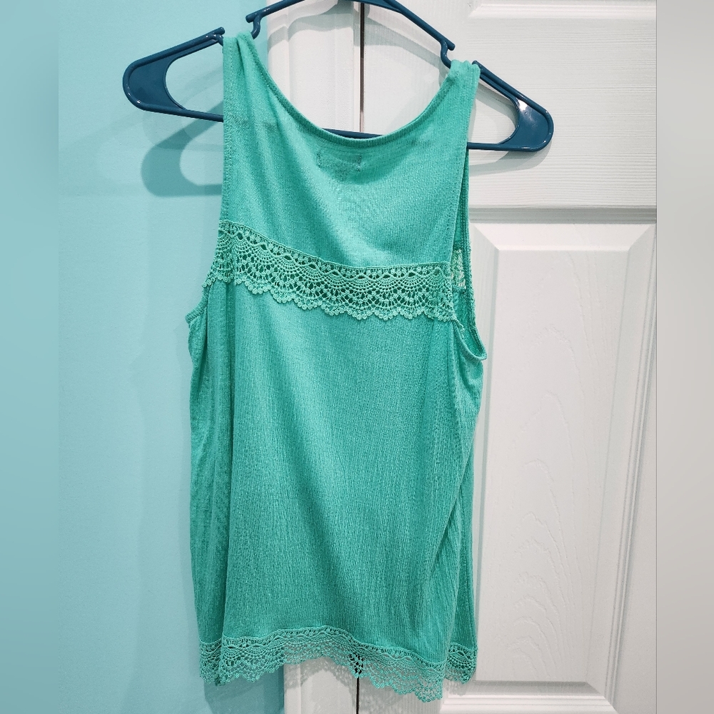 Aqua Eyeshadow Medium Sleeveless Top - Picture 2 of 5